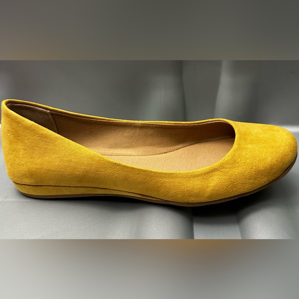 NIB Sun + Stone Eliana Women's Flats size 6. Sunflower.
